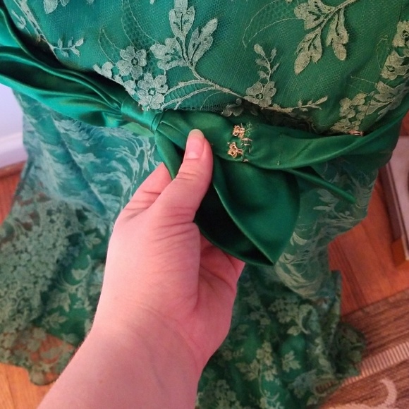 VTG GORGEOUS emerald lace gown - Picture 3 of 8